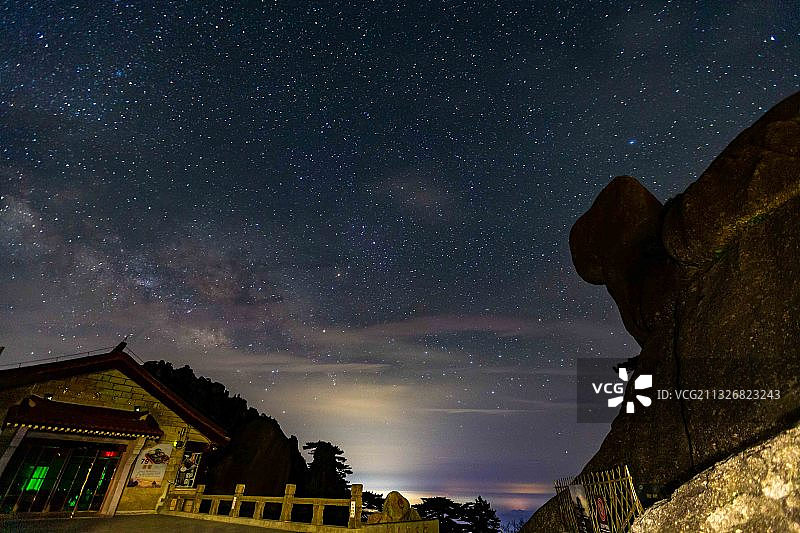安徽黄山玉屏楼星空银河图片素材