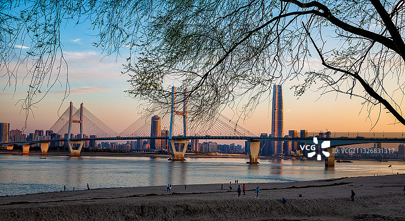 武汉产后就二桥江滩图片素材