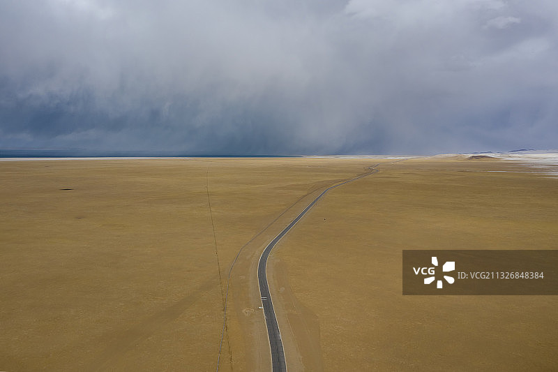 西藏那曲：航拍藏北春天高原风光图片素材