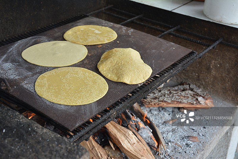 烤盘中面团高角度视图，墨西哥科利马图片素材