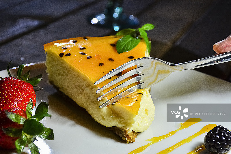 盘中蛋糕切片特写，墨西哥科利马图片素材