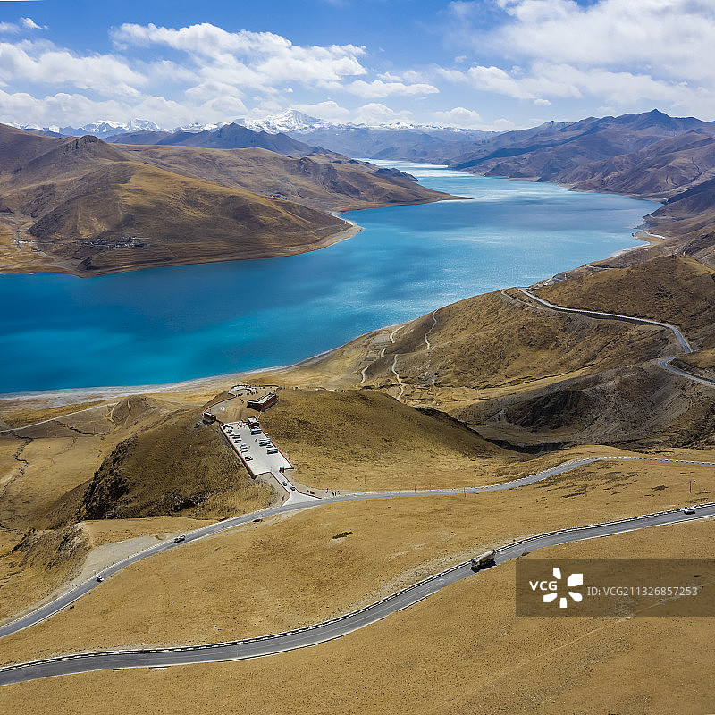 西藏山南：高原圣湖羊卓雍措图片素材