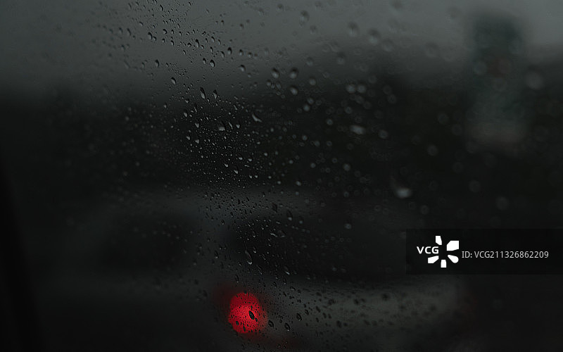 意大利卡拉布里亚雨季潮湿的车窗全画幅照片图片素材