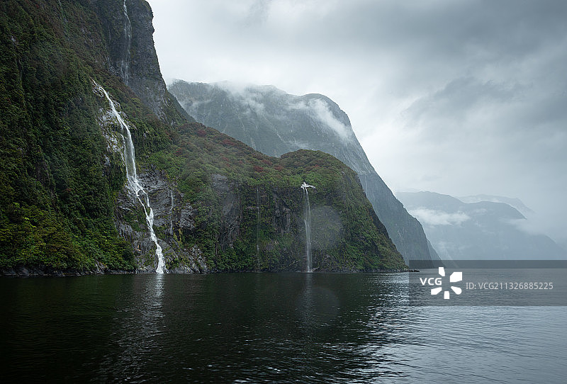 新西兰南地的瀑布美景图片素材