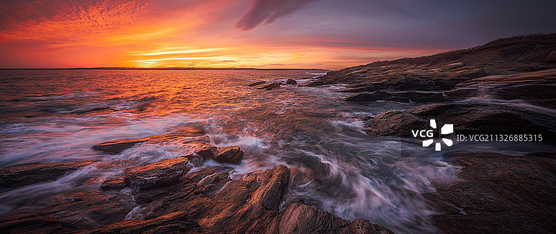 日落时分罗德岛詹姆斯敦的海景图片素材