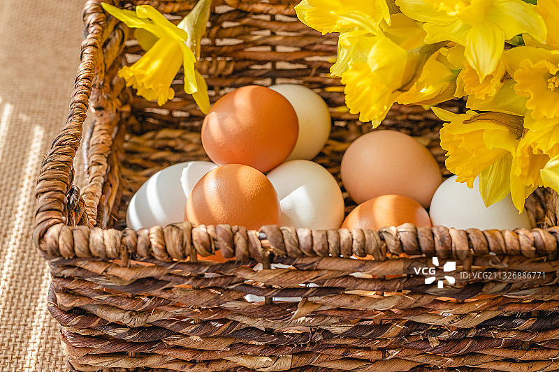 加利福尼亚州美国桌子上篮子里鸡蛋的特写图片素材