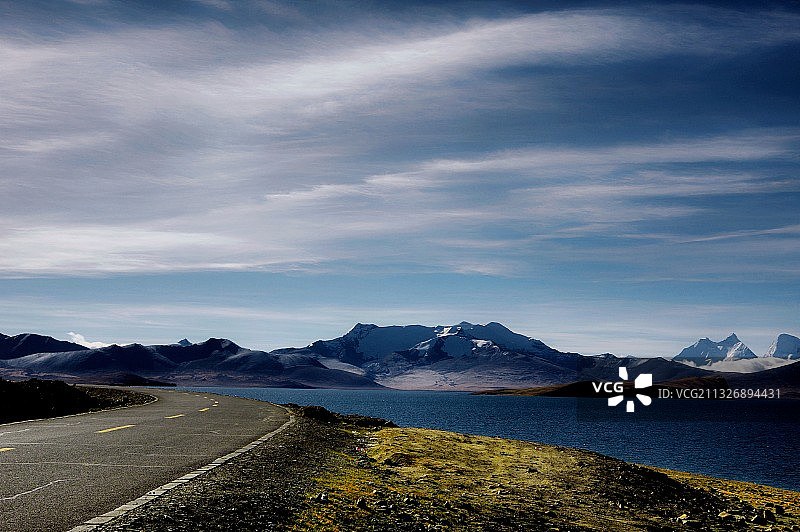 山南普莫雍错图片素材