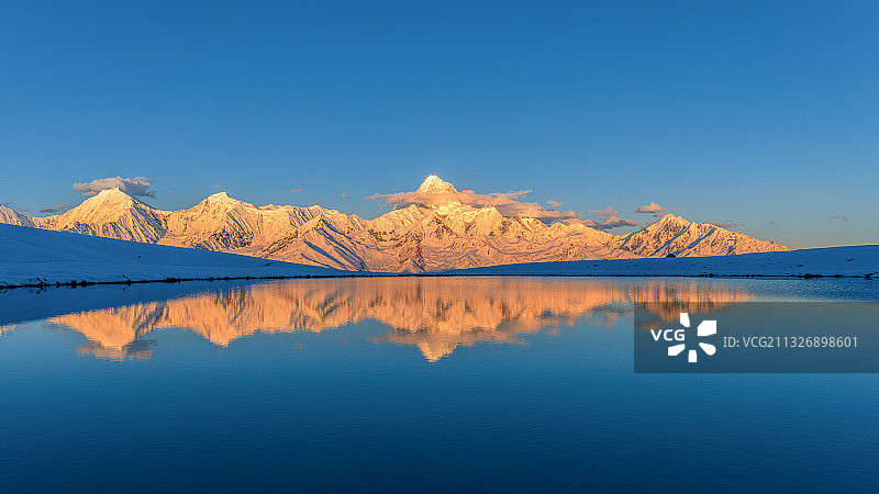 日照金山贡嘎图片素材