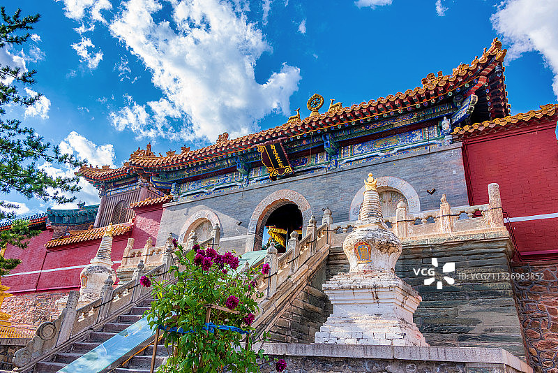 中国山西忻州五台山菩萨顶勅建真容院图片素材