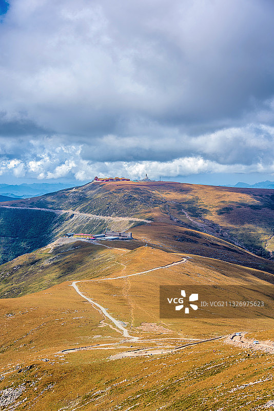 中国山西忻州五台山远眺中台顶图片素材