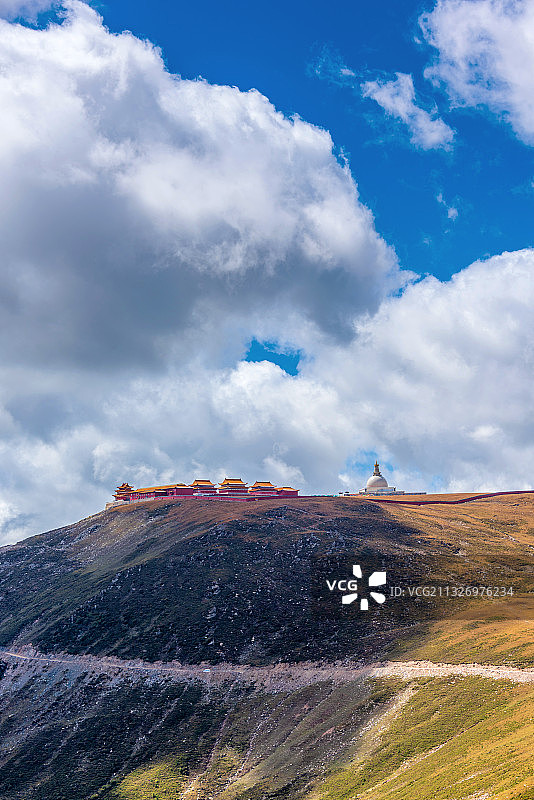 中国山西忻州五台山远眺中台顶风光图片素材