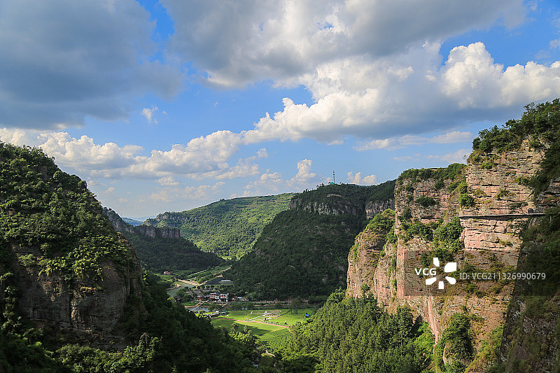 中国浙江省绍兴穿岩十九峰风景名胜区图片素材