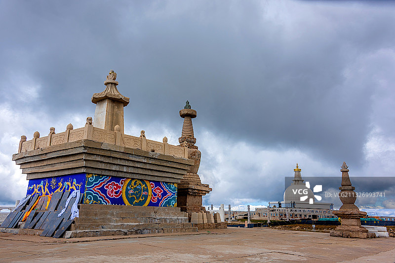 中国山西忻州五台山中台演教寺白塔图片素材