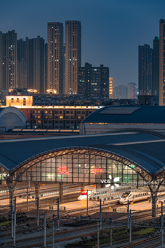 武汉汉口站的夜景图片素材