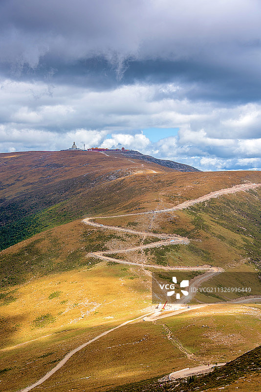 中国山西忻州五台山远眺中台顶风光图片素材