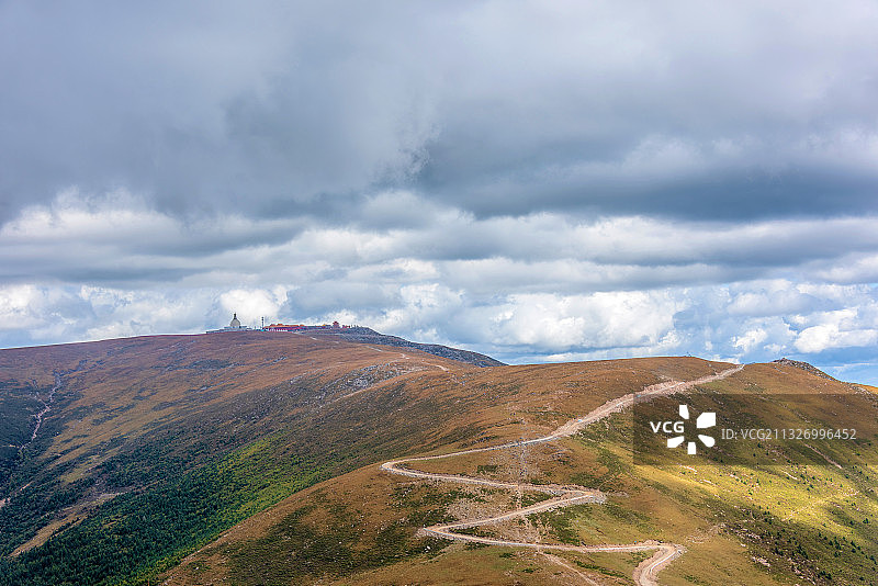 中国山西忻州五台山远眺中台顶风光图片素材