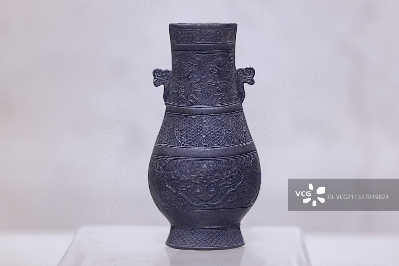 内蒙古博物馆文物，元代铜投壶。图片素材