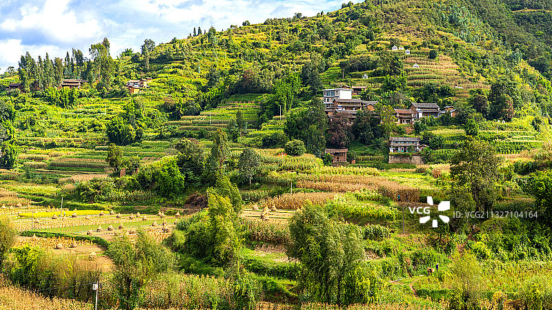 彝家山寨图片素材