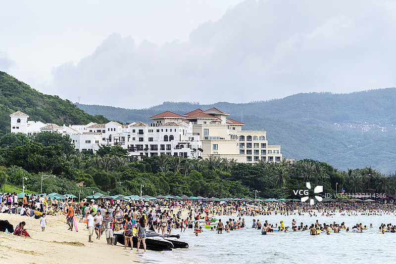 中国海南三亚亚龙湾沙滩风光图片素材