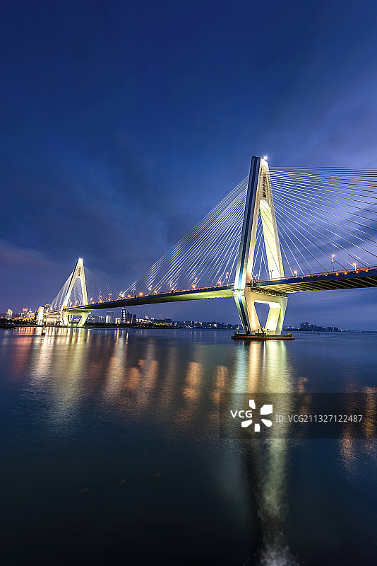 中国海南海口海甸河世纪大桥夜景图片素材