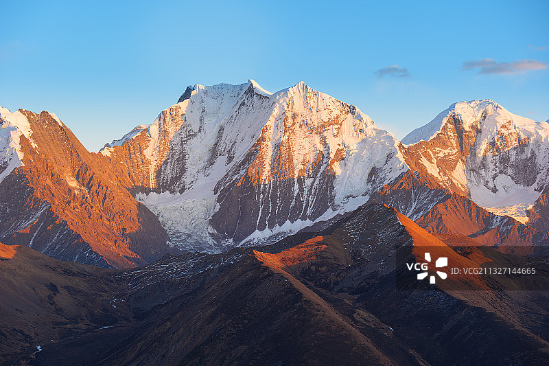 贡嘎山日落日照金山图片素材