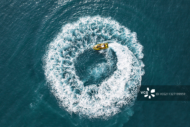 惠州巽寮湾航拍快艇图片素材