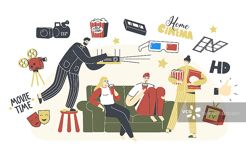 家庭影院概念，人们喝着苏打水看电视图片素材