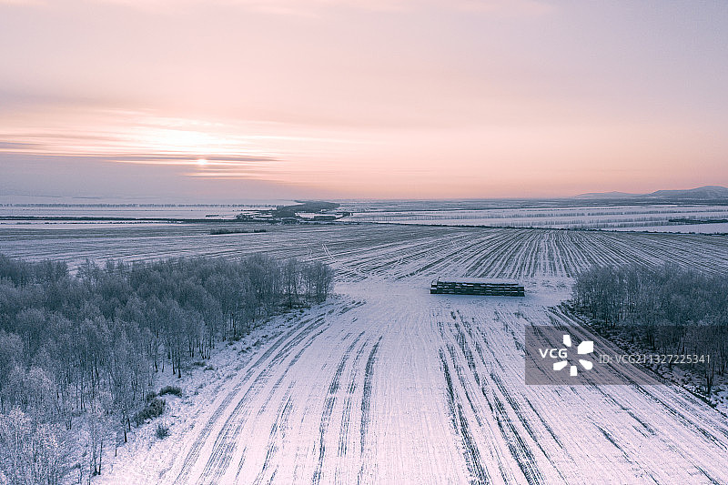 大兴安岭凛冬中的雪原图片素材
