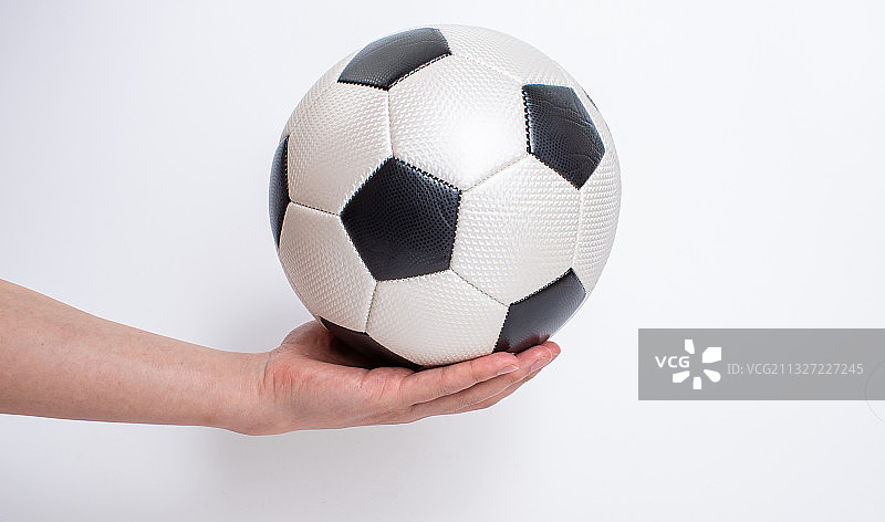 足球和男性手部图片素材