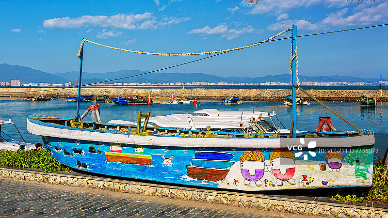 三亚西岛海边渔船图片素材