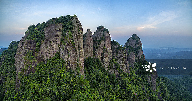 都峤山丹霞地貌飘首峰图片素材