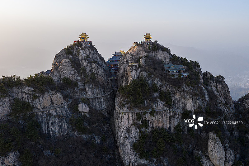 航拍老君山金顶道观群图片素材