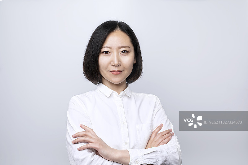一个穿白衬衣的亚洲商务女性图片素材
