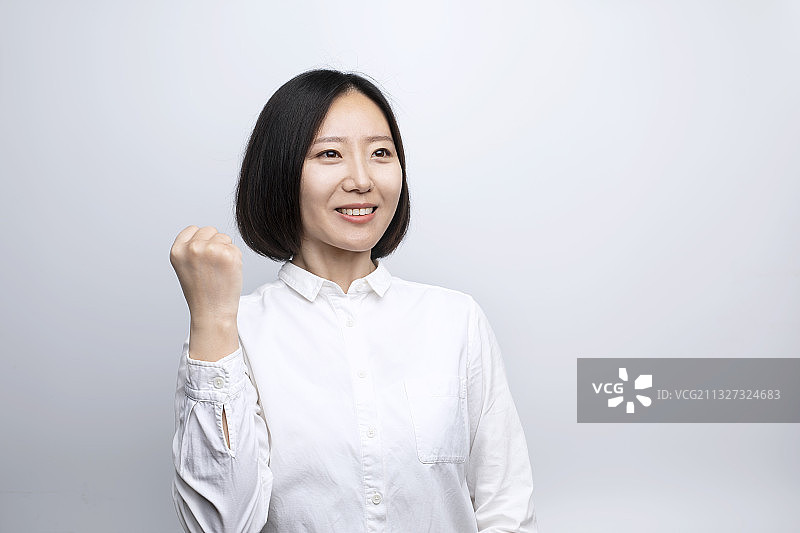 表现积极的亚洲商务女性图片素材