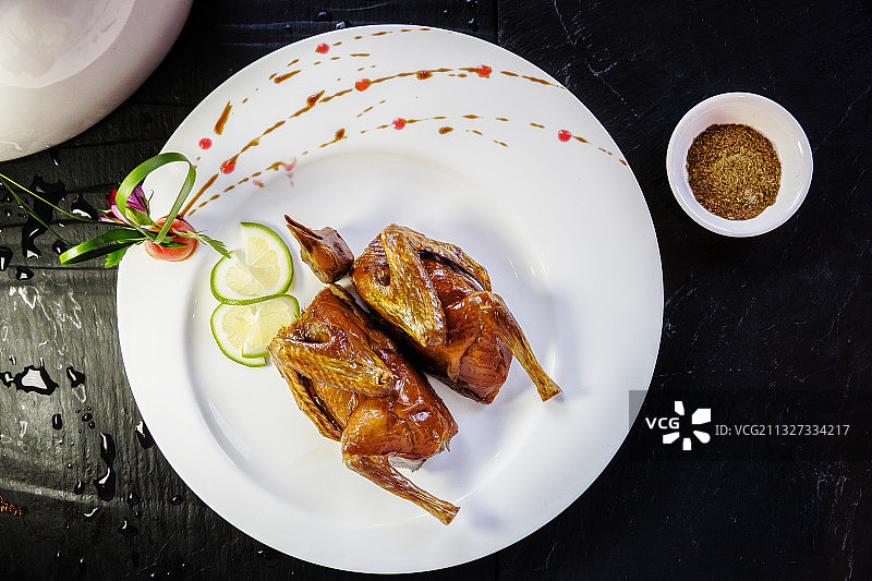 烤鸽子图片素材