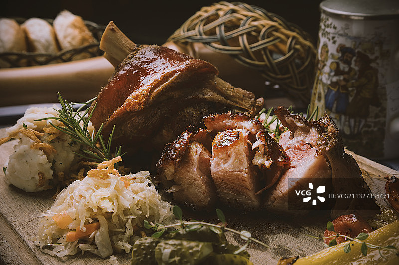 影棚拍摄德国肘子图片素材