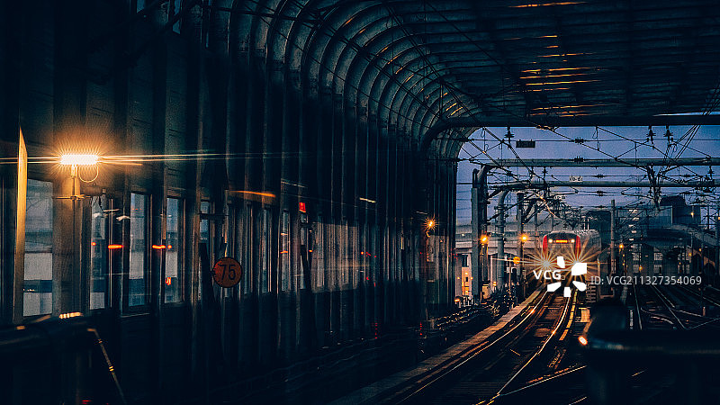 宁波轨道交通二号线清水浦站夜景图片素材