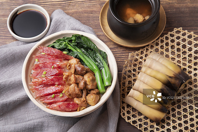 腊味鸡肉煲仔饭套餐图片素材