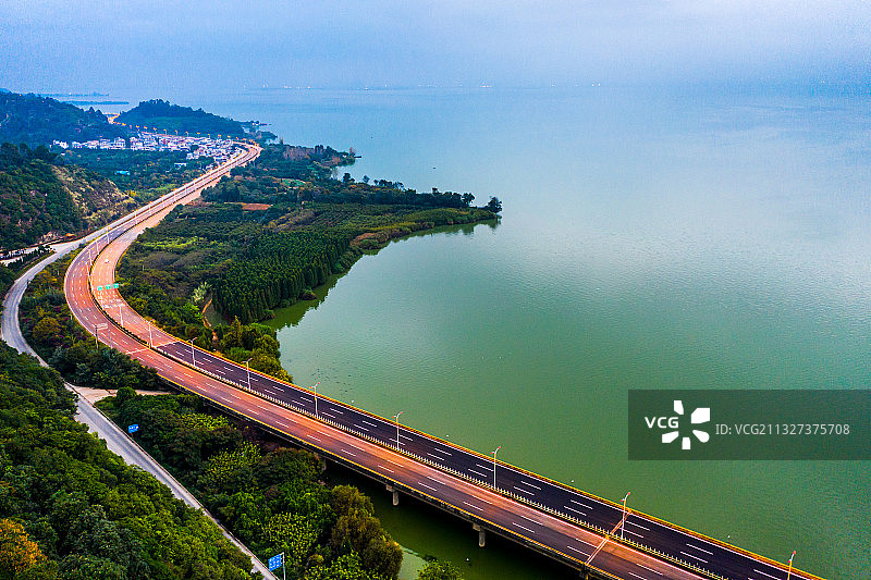 云南省昆明市滇池环湖西路网红路图片素材