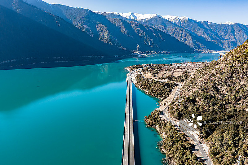 雅叶高速公路西藏林芝段——林拉高级公路图片素材