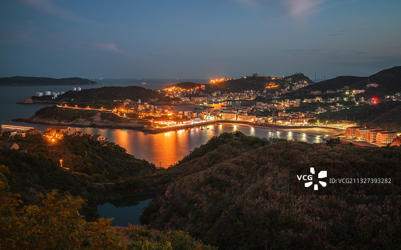 海边渔村夜景图片素材