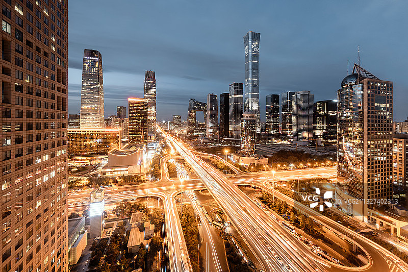 灯火辉煌的北京国贸CBD和国贸桥图片素材