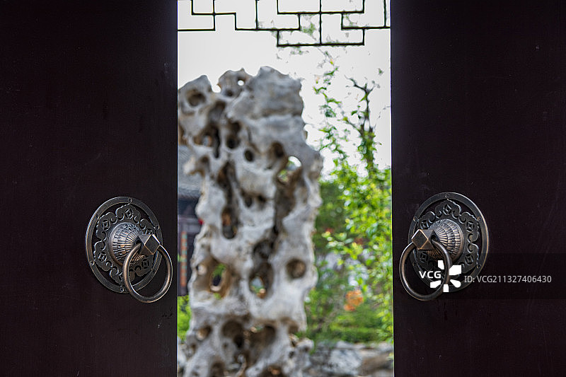 江苏园博园内传统中式的古建大门图片素材