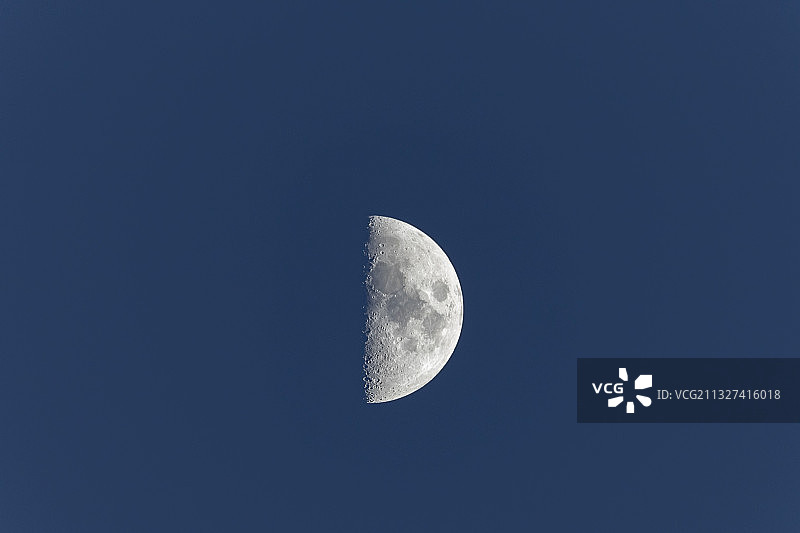 上弦月图片素材