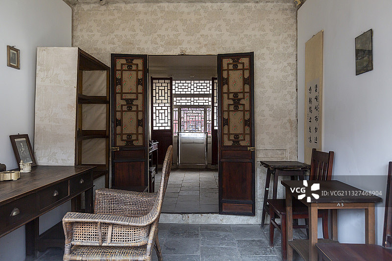 北京鲁迅故居正间（卧室兼工作室）内景图片素材