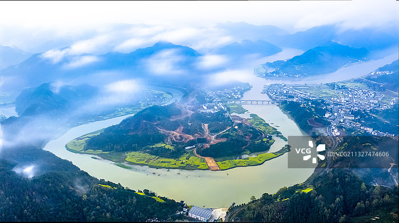 歙县新安江山水画廊春季风光图片素材