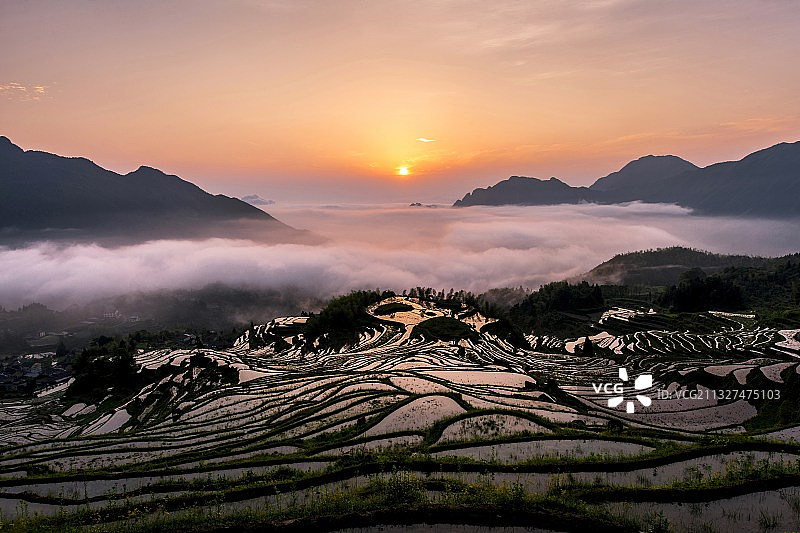 梯田日出  摄于浙江丽水云和县梅源梯田图片素材