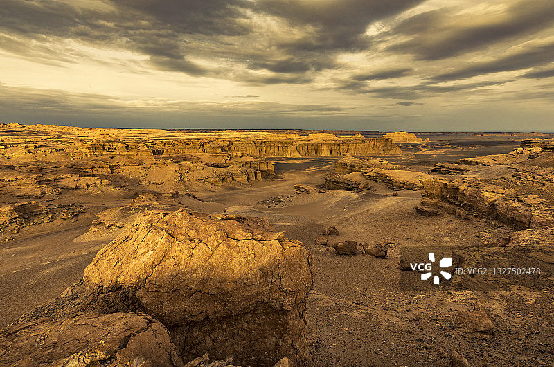 新疆哈密罗布泊大海盗无人区图片素材