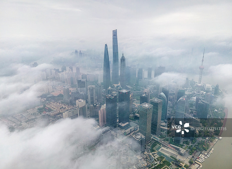 上海浦东陆家嘴中心CBD城市天际线现代新面貌雾霾图片素材
