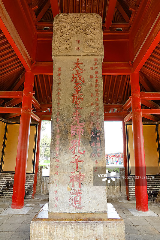 山东曲阜孔林前石牌坊：万古长春坊图片素材